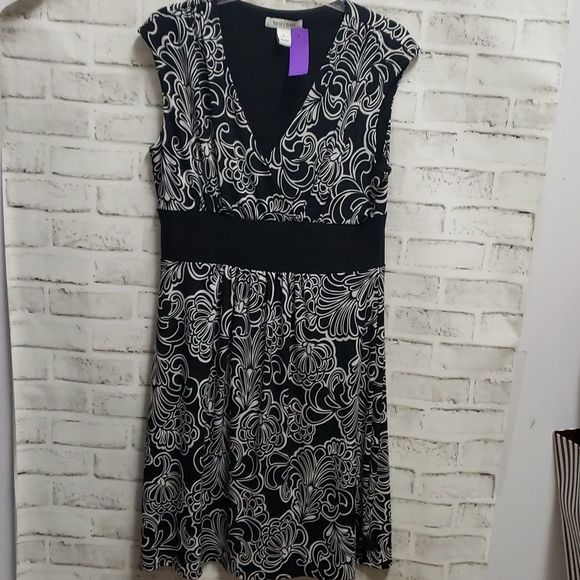 White House Black Market Dresses & Skirts - White house black dress